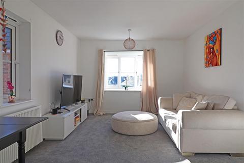 2 bedroom flat for sale, Rydons Way, Redhill