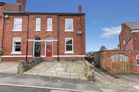 4 bedroom end of terrace house for sale, Howey Hill, Congleton