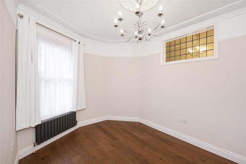 3 bedroom flat to rent, Sutherland Road, Ealing, W13