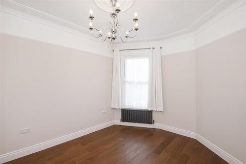 3 bedroom flat to rent, Sutherland Road, Ealing, W13