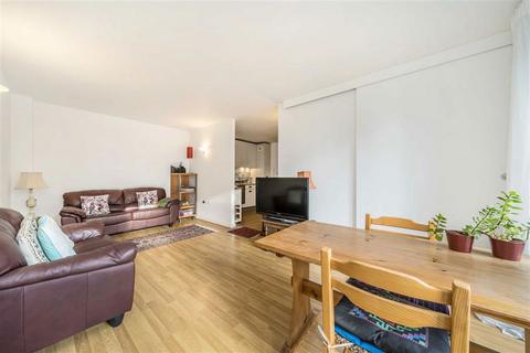 2 bedroom flat for sale, Deals Gateway, London SE13