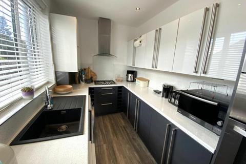 3 bedroom semi-detached house for sale, Lowe Green, Oldham, OL2 6