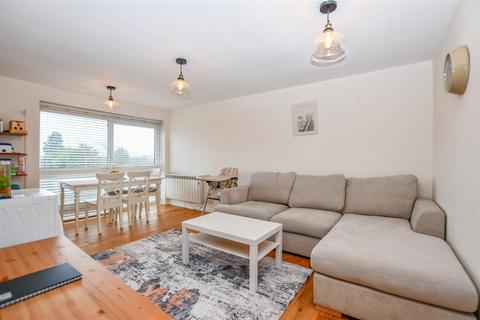 2 bedroom flat for sale, Meadow Close, London Colney, St. Albans