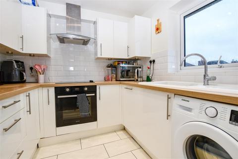 2 bedroom flat for sale, Meadow Close, London Colney, St. Albans