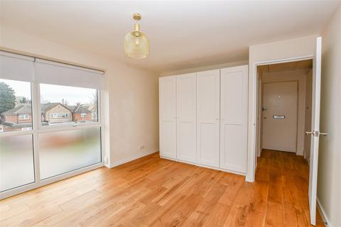 35 Meadow Close, London Colney, St Albans, AL2 1RH