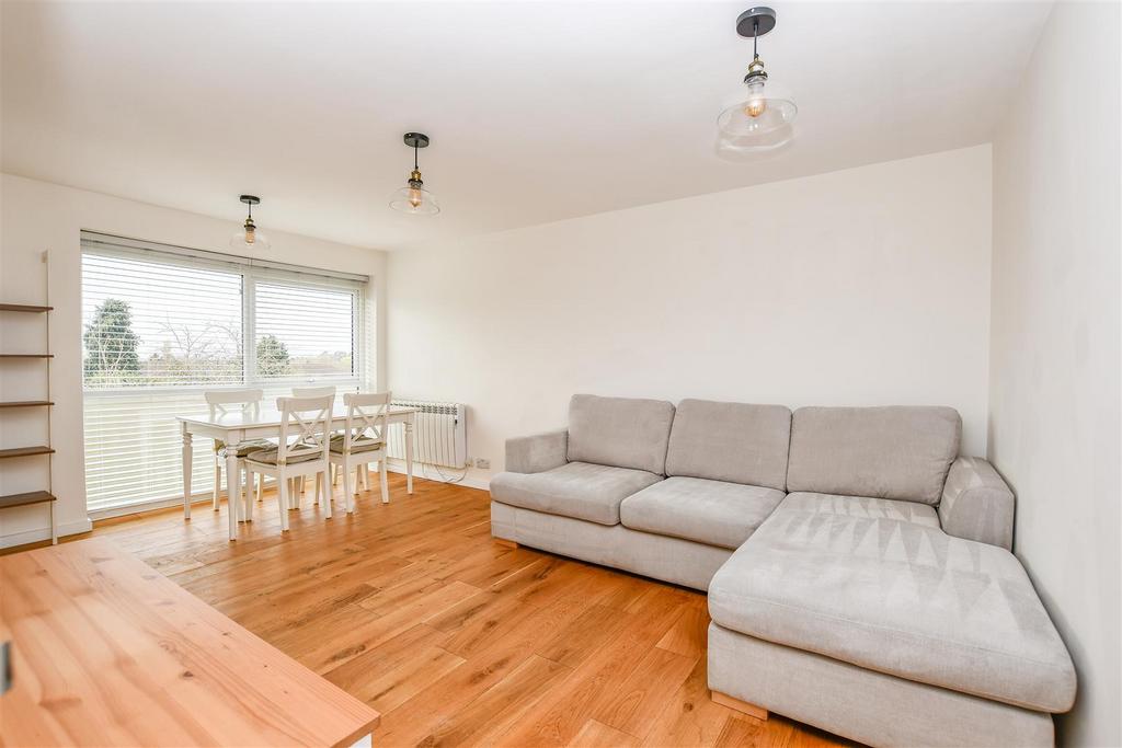 Living room 1.jpg
