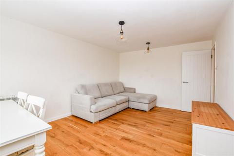 35 Meadow Close, London Colney, St Albans, AL2 1RH