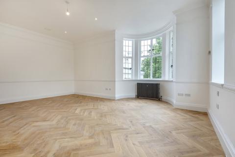 3 bedroom apartment to rent, Sydenham Hill London SE26