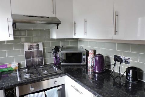 1 bedroom end of terrace house for sale, Viscount Gardens, Byfleet KT14