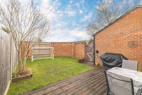 3 bedroom end of terrace house for sale, Goldsworthy Way, Slough SL1