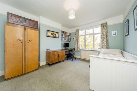 103 Bramshot Avenue, London, SE7 7HX