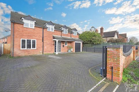 4 bedroom detached house for sale, High Road, Epping CM16