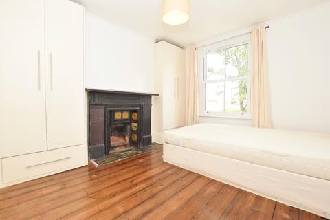 2 bedroom flat to rent, Valmar Road Camberwell SE5