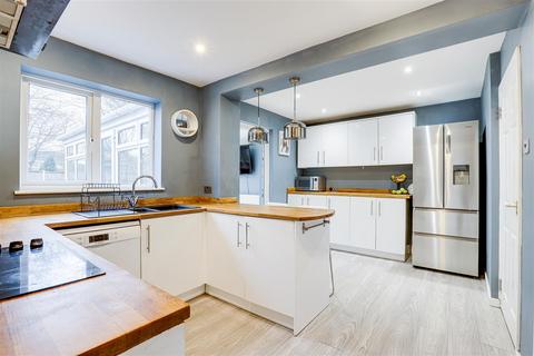 64 Borman Close, Nottingham, NG6 7AY