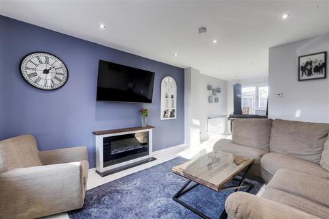 64 Borman Close, Nottingham, NG6 7AY