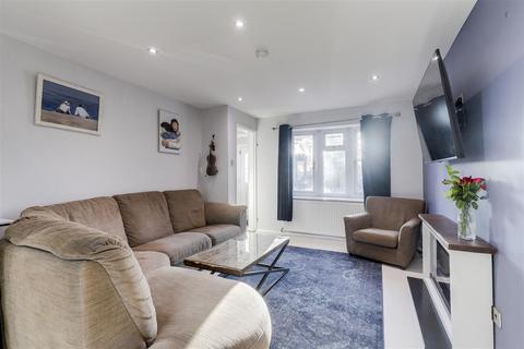 64 Borman Close, Nottingham, NG6 7AY