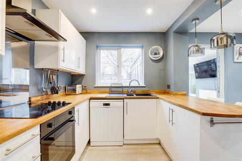 64 Borman Close, Nottingham, NG6 7AY