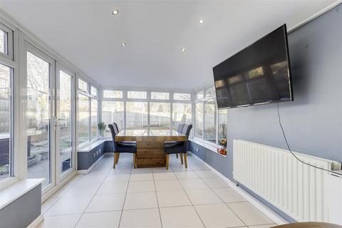 64 Borman Close, Nottingham, NG6 7AY