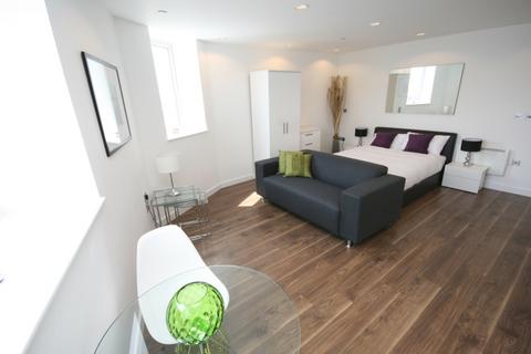 Studio to rent, Blue, Salford M50