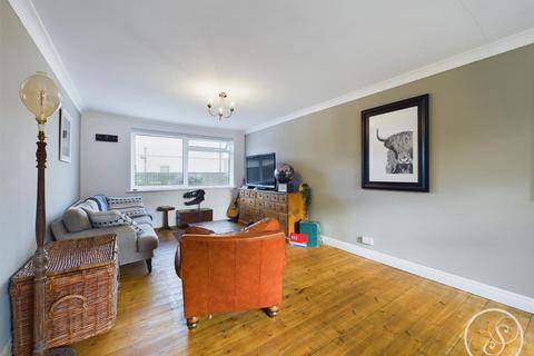 2 bedroom flat for sale, Windsor Court, Leeds