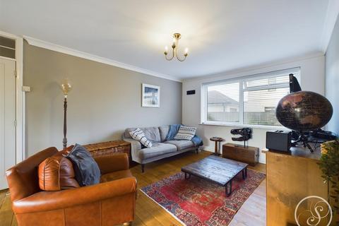 2 bedroom flat for sale, Windsor Court, Leeds