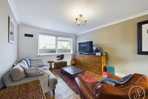 2 bedroom flat for sale, Windsor Court, Leeds