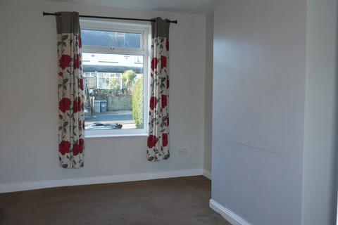 2 bedroom house to rent, Bradford Road, Birkenshaw, BD11