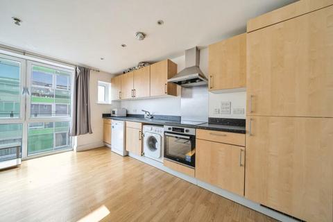 3 bedroom flat for sale, Cowleaze Road, Kingston upon Thames, KT2