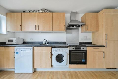 3 bedroom flat for sale, Cowleaze Road, Kingston upon Thames, KT2