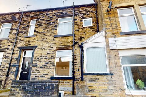 3 bedroom terraced house to rent, Woodside View, Boothtown, Halifax