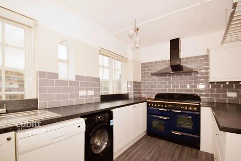 3 bedroom apartment to rent, Brighton Road Purley CR8