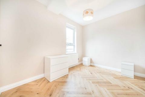 2 bedroom flat to rent, Haydons Road, London SW19