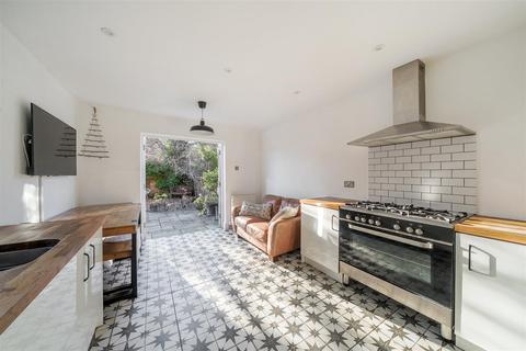 19 Campbell Road, Bedford, MK40 3DD
