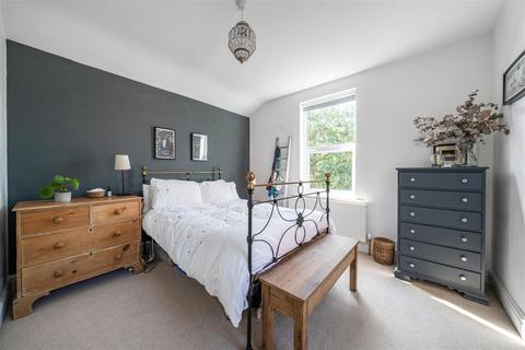 19 Campbell Road, Bedford, MK40 3DD