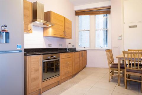 3 bedroom apartment to rent, Cardinal Mansions, Carlisle Place, SW1P