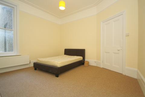 3 bedroom flat for sale, Kenmare Mansions, Gondar Gardens, West Hampstead, NW6