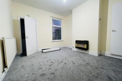 2 bedroom house to rent, Biddulph Street, Leicester