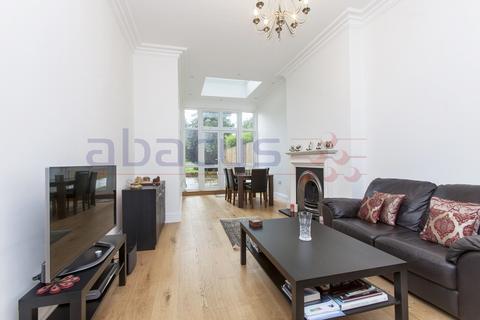 2 bedroom flat to rent, Minster Road, London NW2