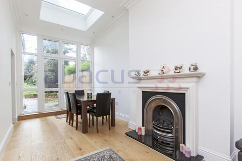 2 bedroom flat to rent, Minster Road, London NW2