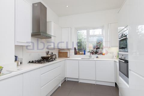 2 bedroom flat to rent, Minster Road, London NW2