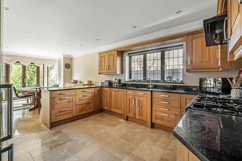 Oak Lodge Highlands Road, Leatherhead, KT22 8NJ
