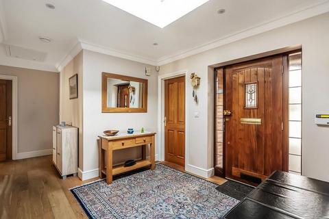 Oak Lodge Highlands Road, Leatherhead, KT22 8NJ