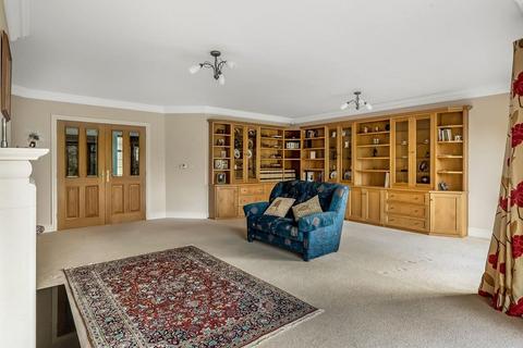 Oak Lodge Highlands Road, Leatherhead, KT22 8NJ