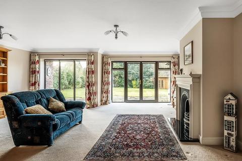 Oak Lodge Highlands Road, Leatherhead, KT22 8NJ