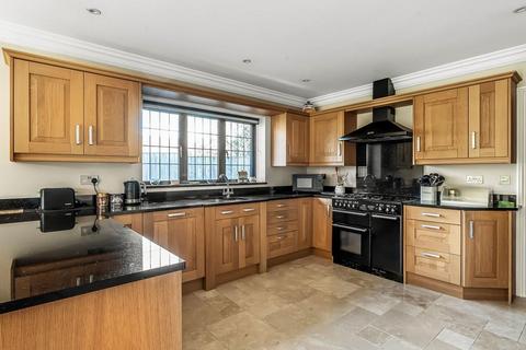 Oak Lodge Highlands Road, Leatherhead, KT22 8NJ