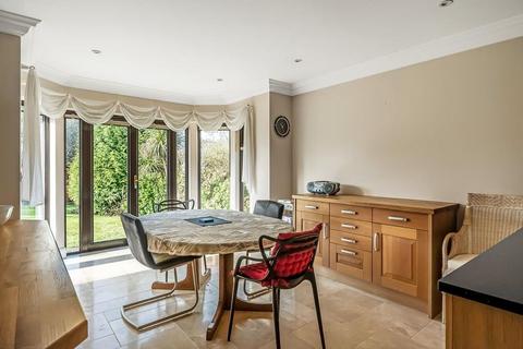 Oak Lodge Highlands Road, Leatherhead, KT22 8NJ