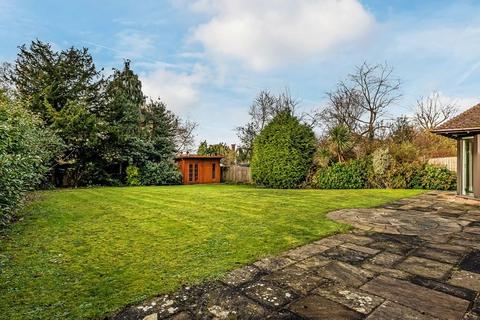 Oak Lodge Highlands Road, Leatherhead, KT22 8NJ