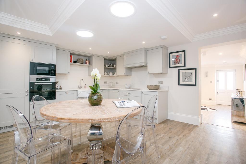 Kitchen dining room