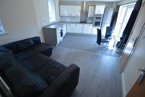 4 bedroom townhouse to rent, Pickering Street, Manchester M15