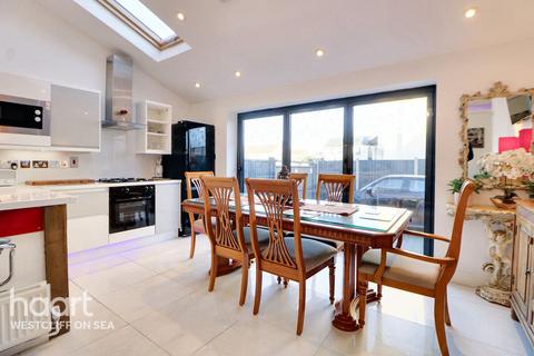 3 bedroom end of terrace house for sale, Roots Hall Avenue, Southend-On-Sea